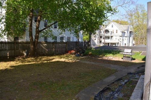 356 Chestnut St, New Britain CT 06051-2307 exterior