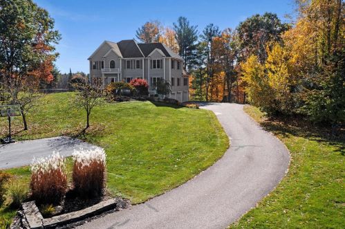 10 Seavey Pasture Rd, Stratham, NH 03885-4211