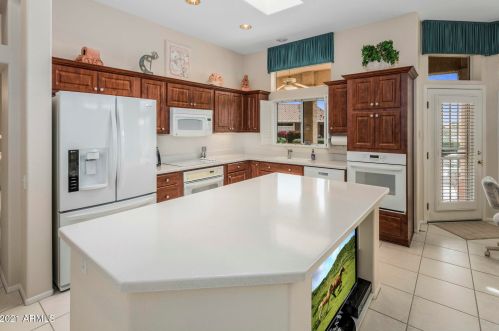 21803 Pampas Ct, Sun City, AZ 85375-2119