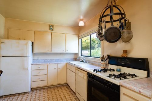 660 Hawthorne Ln, Willits CA  95490-3321 exterior