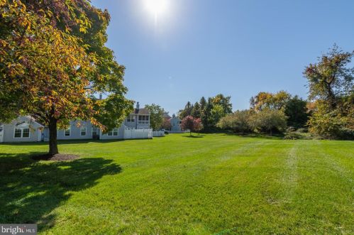 558 Cedar Holw Dr, Yardley PA exterior