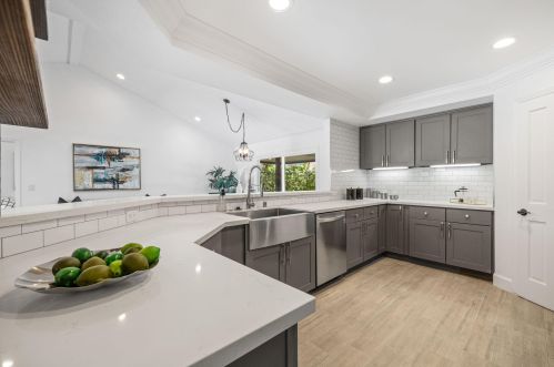 48890 Eisenhower Dr, La Quinta CA  92253-6223 exterior