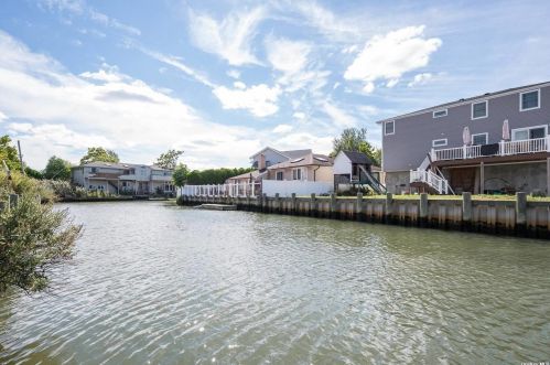 2500 Ocean Ave, North Bellmore NY  11710-3825 exterior