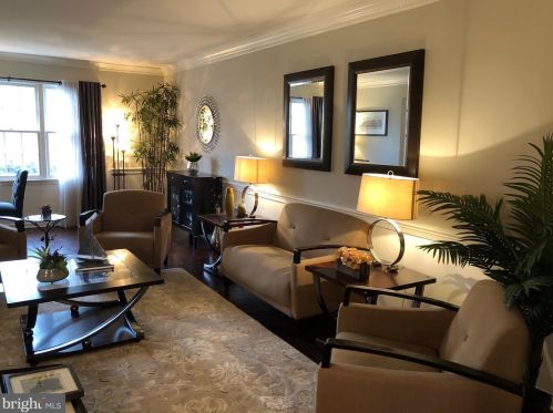 2836 Flagmaker Dr, Falls Church VA  22042-2203 exterior