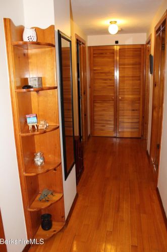 10 Frst Park Ave, Adams MA 01220-1828 exterior