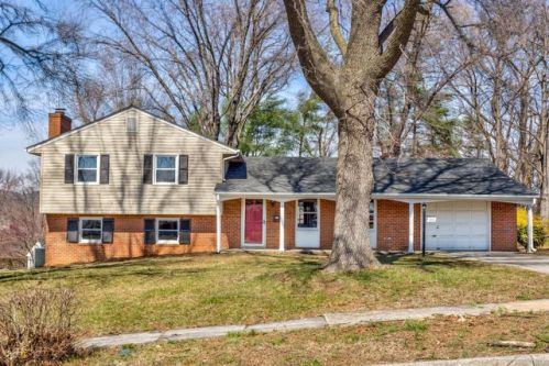 1010 Halliahurst Ave, Vinton, VA 24179-1803
