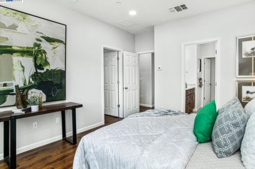 7056 Mariposa Ln, Pleasanton CA  94568-2569 exterior