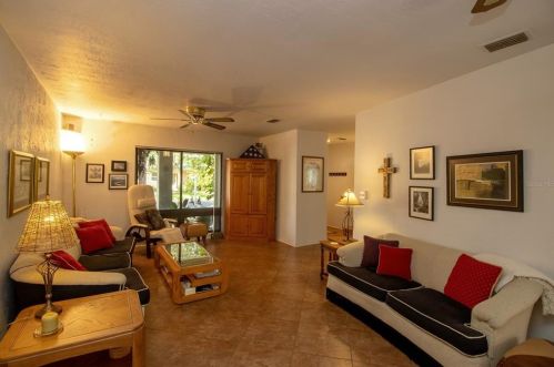 4291 Cherry St, Saint Petersburg FL  33703-5033 exterior