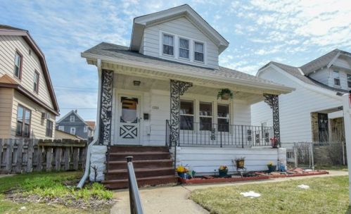 1224 73rd St, Milwaukee WI  53214-3131 exterior