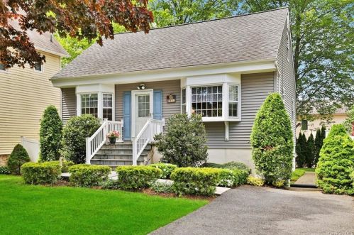 291 Willis Ave, Hawthorne, NY 10532-1915