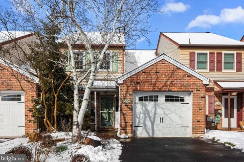 240 Tareyton Dr, Langhorne, PA 19047-1643