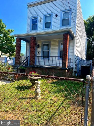 4613 Meade St, Washington, DC 20019-3820