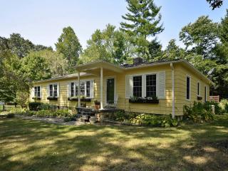 1115 Willow Rd, Hendersonville, NC 28739-5643