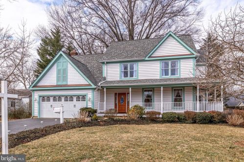 745 Florence Pl, Herndon, VA 20170-5109