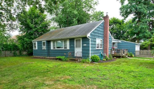 1062 5th Ave, Elwood, NY 11731-2530