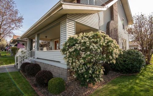 93 White Ave, Hermitage PA  16146-3053 exterior