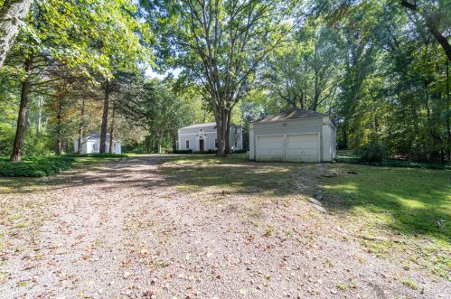 5 Father Peters Ln, New Canaan CT  06840-2214 exterior