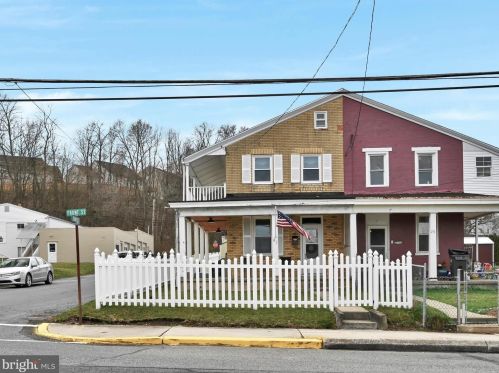 81 Front St, West Cressona, PA 17929-1316