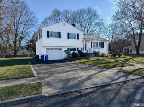 31 Rose Ct, Closter NJ  07624-1322 exterior