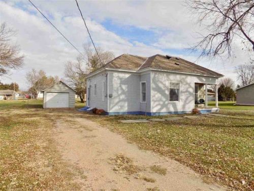 612 4th St, Mirage, NE 68924-3407