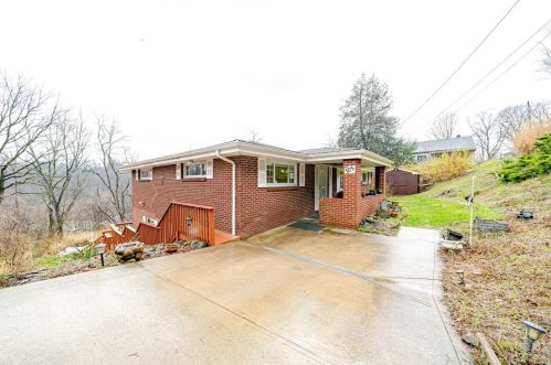 705 Mcintosh Dr, Mckeesport, PA 15132-7436