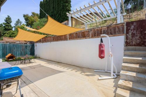 288 Lustrosos St, Oceanside CA  92057-5237 exterior