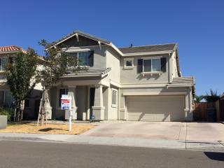 207 Fiesta Way, Vacaville, CA 95688-9562