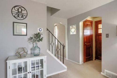 125 Ida Dr, Glenshaw, PA 15116-1401