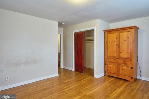 6833 Lee Ave, Camden NJ  08110-6122 exterior