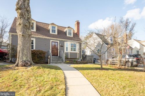 2904 Meadow Ln, Falls Church, VA 22042-2323