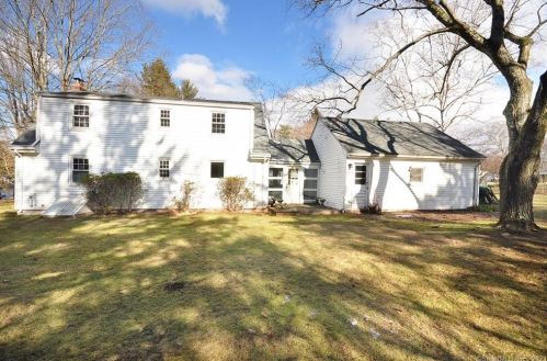 11 Hiram Ln, Bloomfield CT  06002-1224 exterior