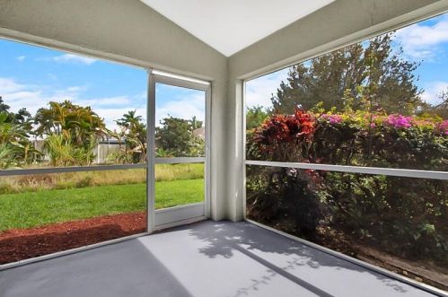 4818 51st Ct, Vero Beach, FL 32967-0993