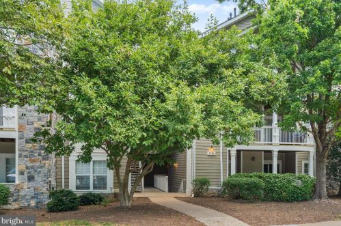 1712 Lake Shore Crest Dr, Herndon VA  20190-3245 exterior