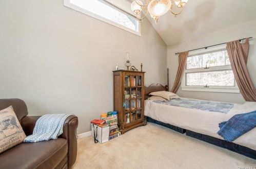16 Deer Trl, Greenwood Lake NY  10925-4220 exterior