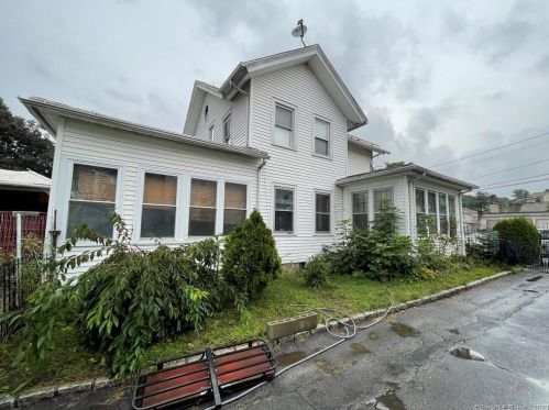 32 South St, Waterbury, CT 06706-1526