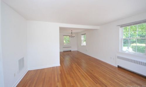 271 Bridge St, Stamford, CT 06905-4448