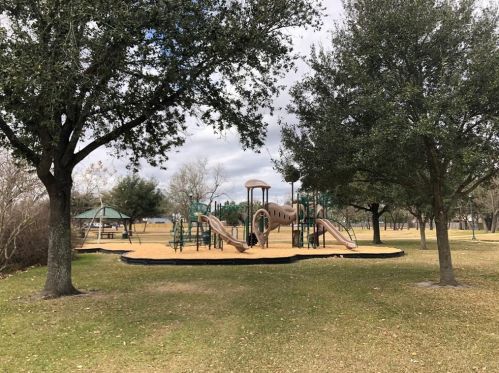 1305 Wisdom Dr, Deer Park TX  77536-5996 exterior