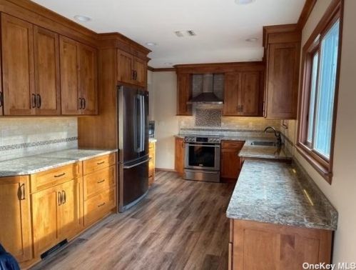 1786 Lincoln Ave, Holbrook, NY 11741-2210