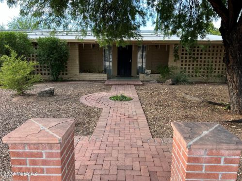 8255 Koralee Pl, Tucson, AZ 85710-4235