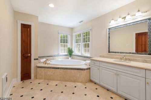 10 Masar Rd, Boonton NJ  07005-8900 exterior