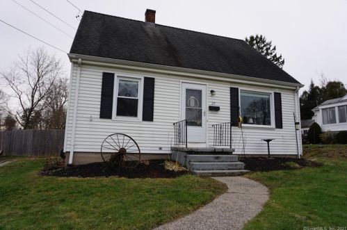 39 Peck Rd, Middletown, CT 06457-4419