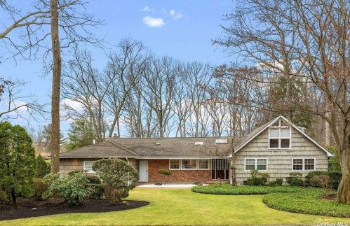 21 Winter Ln, Huntington Station, NY 11746-5726