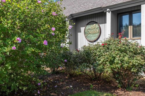 5 Tsienneto Rd, Derry NH  03038-1549 exterior