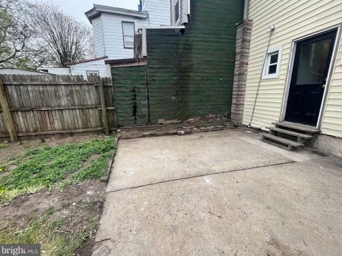 315 Market St, Gloucester, NJ 08030-1906