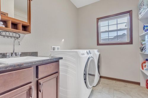 11380 Concord Crk Dr, Thiensville WI  53092-4387 exterior