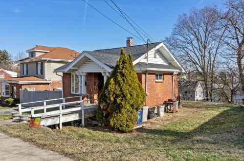 1907 Warriors Rd, Pittsburgh, PA 15205-4135