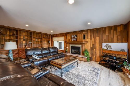 858 Sanel Dr, Ukiah CA  95482-9604 exterior