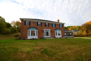 2 Cross Hill Rd, Bethel, CT 06801-3222