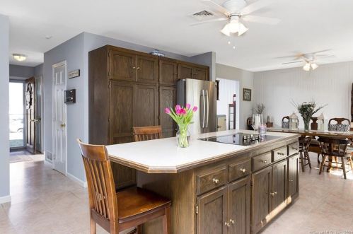 16 Vollmer Ave, Norwalk CT  06851-4132 exterior