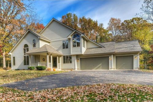 375 Southern Pacific Rd, Hudson, WI 54016-8131